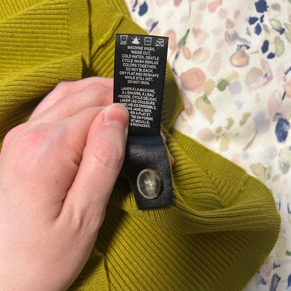 Sleeveless Ribbed Button-Front Tank - Olive Green - Picture 2 of 4